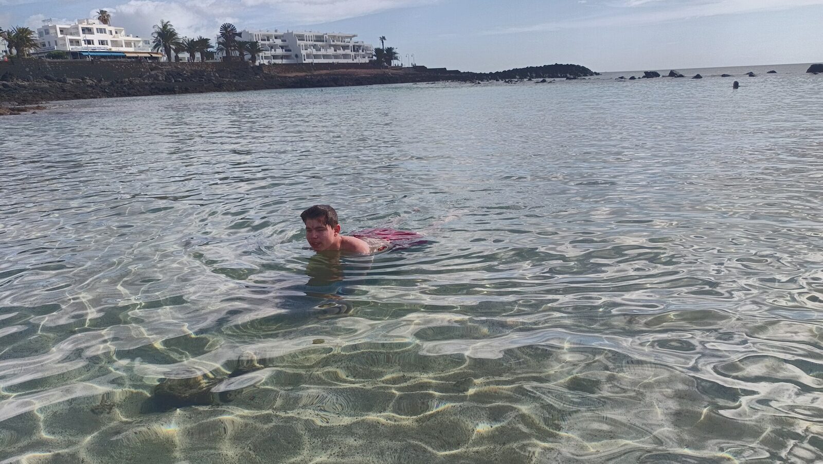 Playa del Jablillo, a sheltered family lagoon in Costa Teguise with rock pools and shallow water